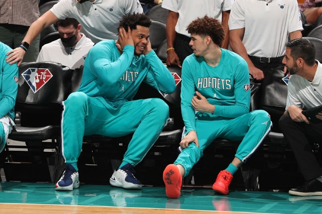 借默契配合 借默契配合