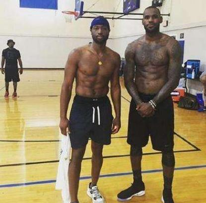 赛首秀却显 赛首秀却显