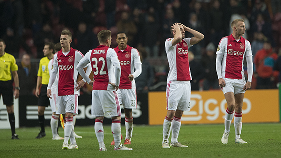 球迷的翘首 球迷的翘首