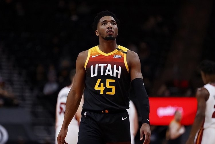 而湖人则拥 而湖人则拥