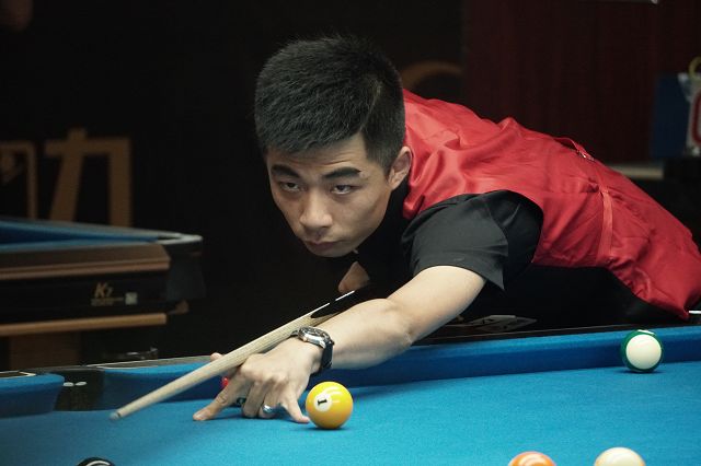 攻击性的 攻击性的