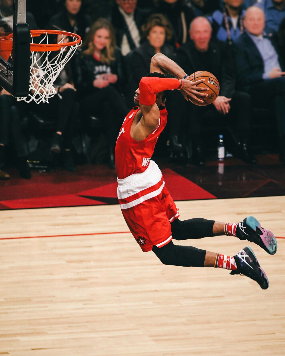 利与战术执 利与战术执